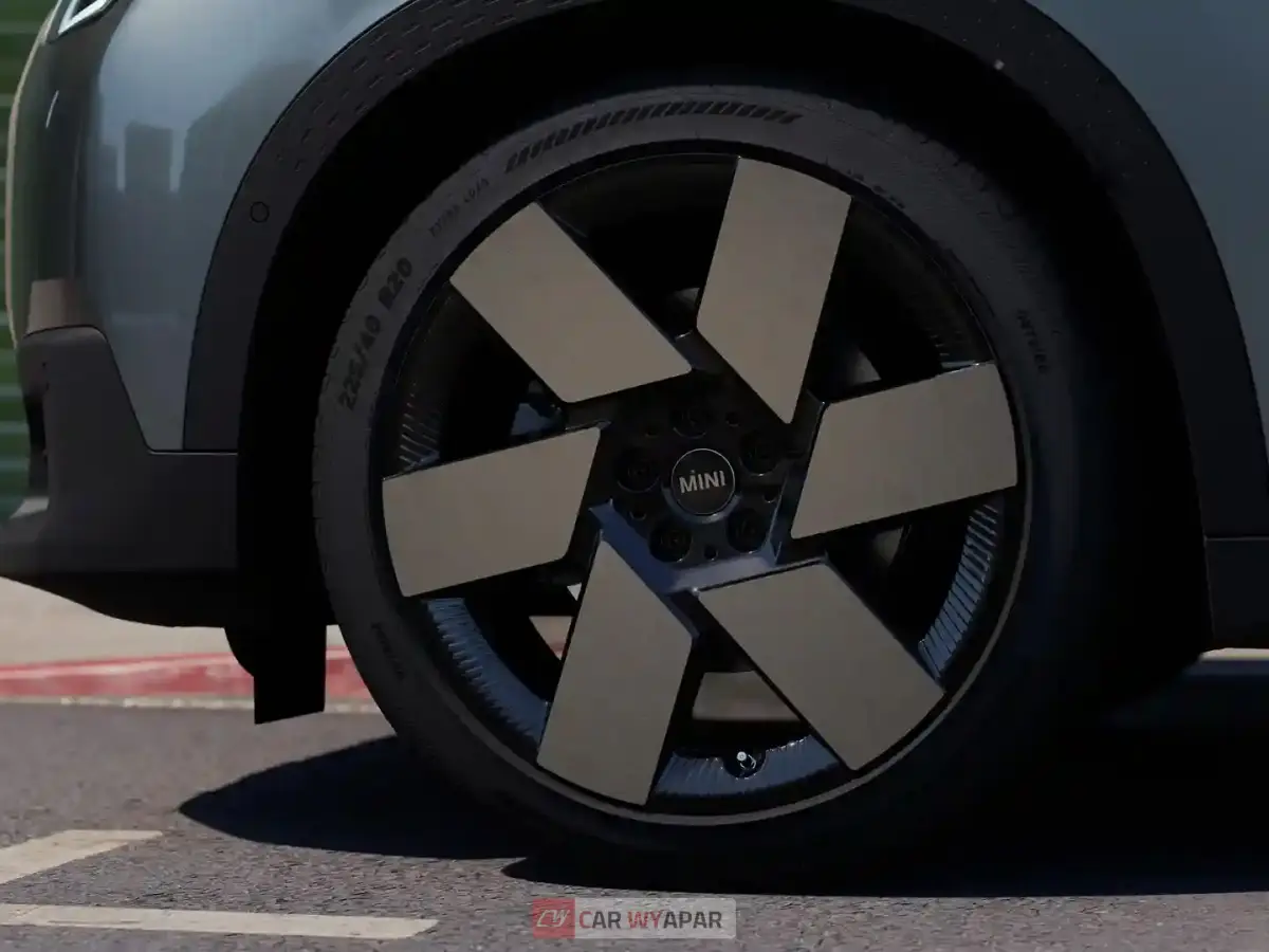 Mini Countryman E Top Feature